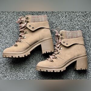 Jellypop Women’s Ankle Boot Plaid Collar Lace Up Size 7 1/2 M